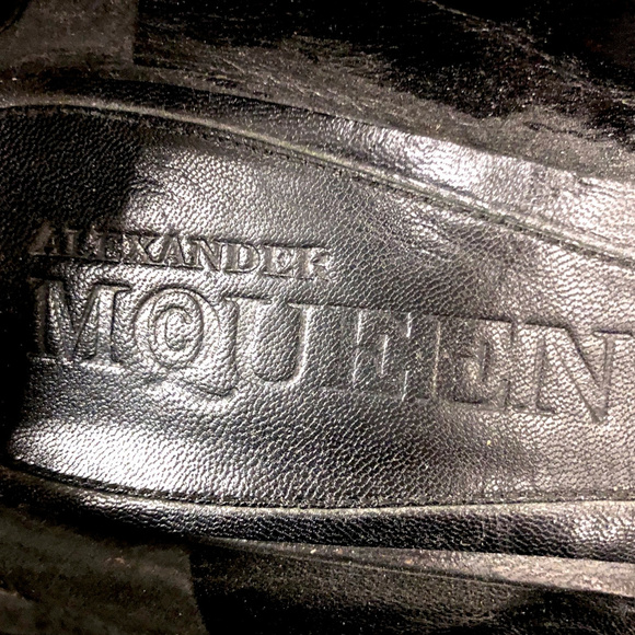 Alexander McQueen Black Ruffled Heels - Picture 7 of 7